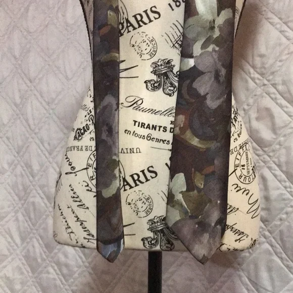 Purple Floral Tie - Picture 3 of 10